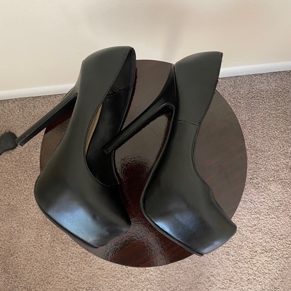 Heels - Picture 4 of 4